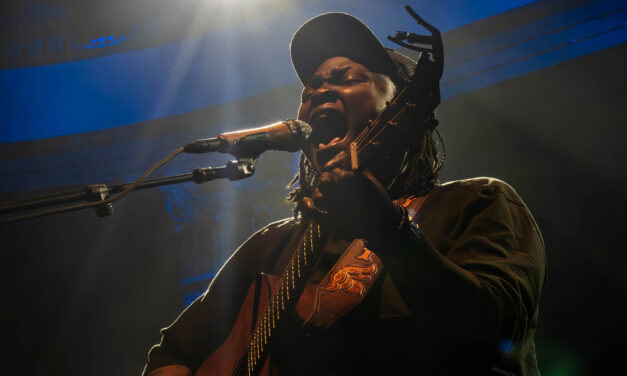 Joy Oladokun fills the Newport with sincerity and authenticity